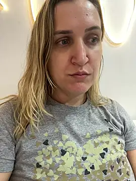 Watch Bia_sexynovaes live on EroticFlix - High definition streams