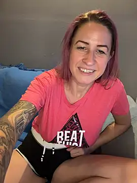 Watch GermanMilfJasmin live on EroticFlix - High definition streams