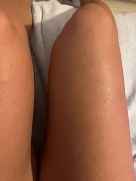 Watch Honeyyheatt live on EroticFlix - High definition streams