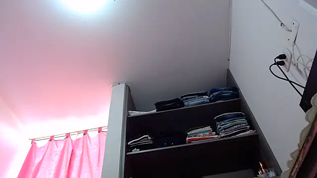 nicolle_milf1978 webcam