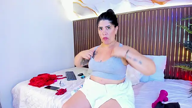 HoneyMilf_ webcam