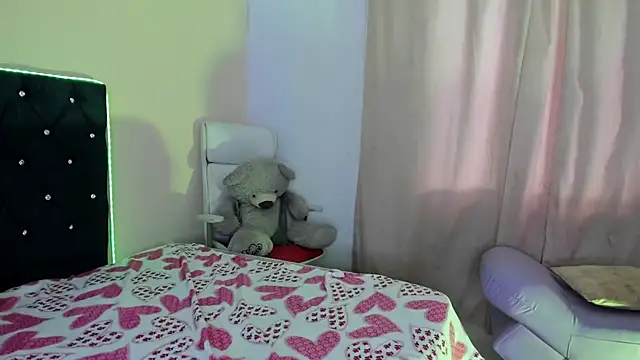 Nadia-Monroe webcam