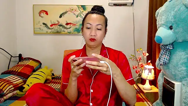 LovelyQueen69 webcam