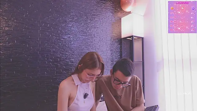 SkinnysCouple webcam