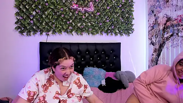 valeria_and_zoe webcam