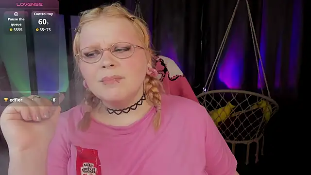 LottieReed live cam on StripChat