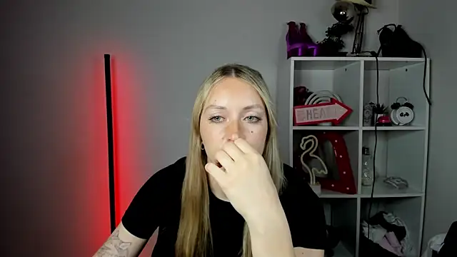 Watch EvelynBlond live on EroticFlix - High definition streams