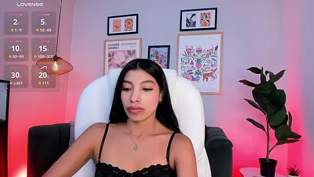 Tiffany_Low live cam on StripChat