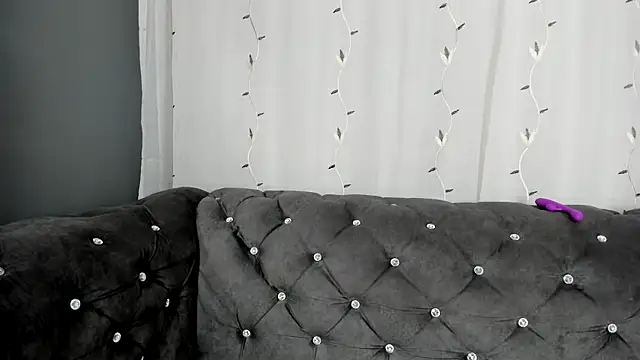 Zoe_Queens webcam