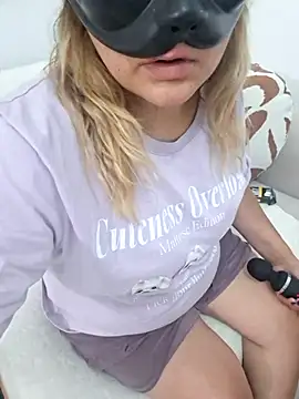 Efsunlugeceler live cam on StripChat