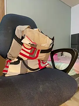 DOLL_CUMSHOT webcam