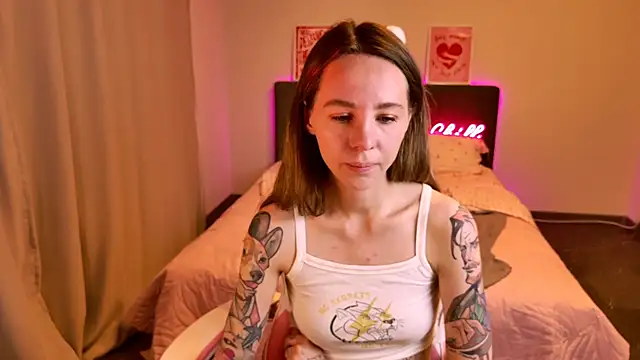 MiaGraham1 webcam