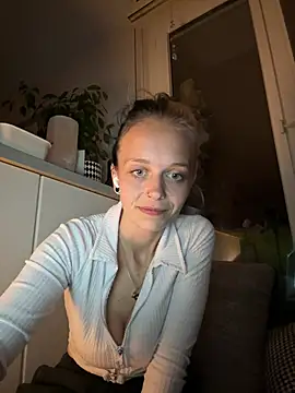 LillyWannaPlay webcam