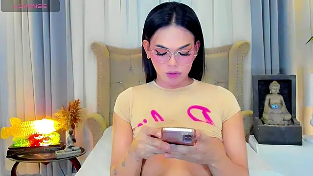 MochaliciousTransOnTop webcam
