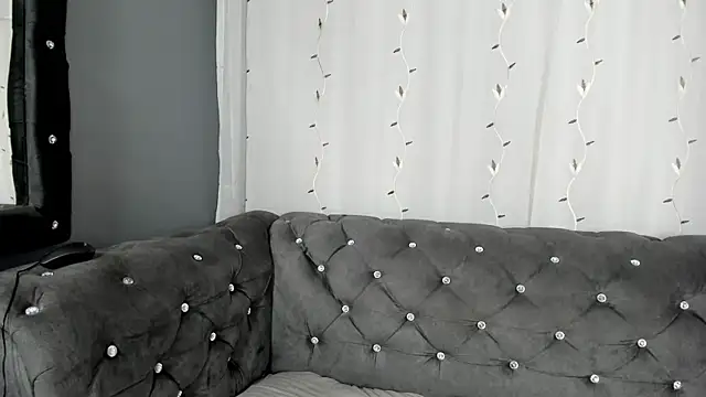 Zoe_Queens webcam