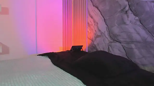 IsabellaMonet webcam
