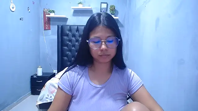 Letty_Plugxo webcam