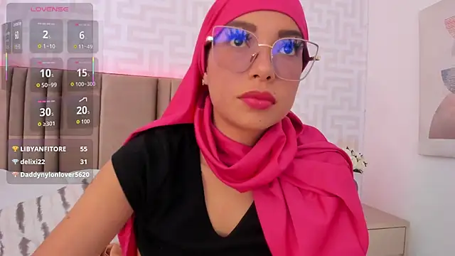 web cam chat Naishaa 