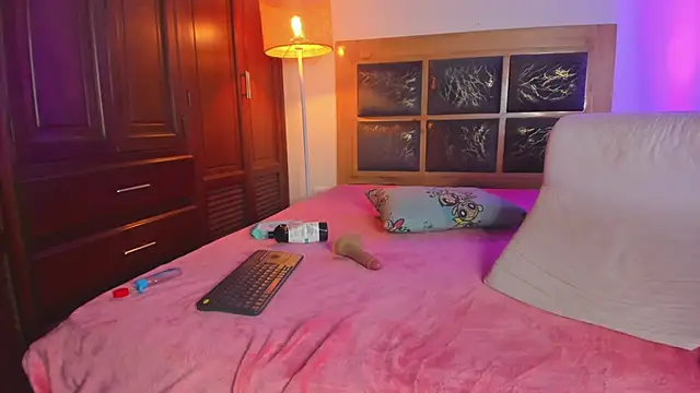 hellzel_moon webcam