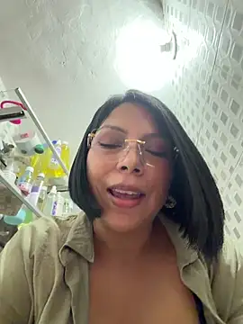 isabella__luna - ISABELLA__LUNA's free webcam - UK Sex Cams