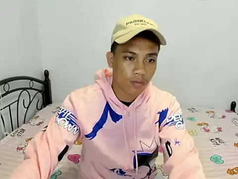 urfucker_vinz live cam on StripChat