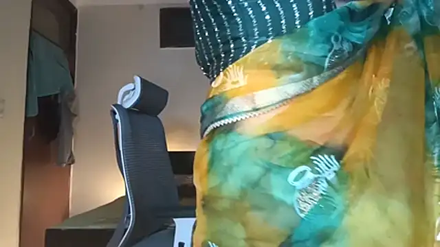 YourDesi_Laila_ webcam