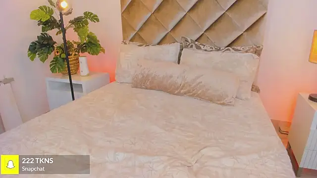 malaia_hills - Malaia_hills's free webcam - UK Sex Cams