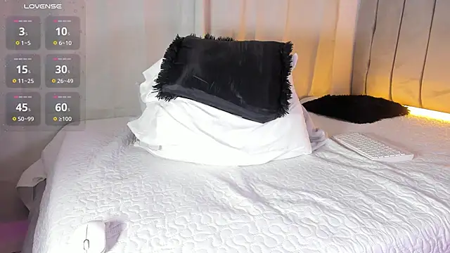 rossedaw_ (F teen) - Spanks in doggystyle