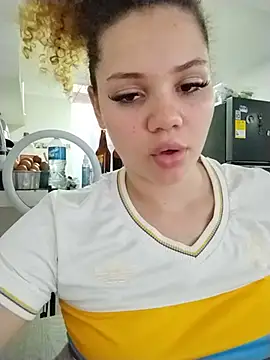 roousesiren (F young) - Show tits 🍒