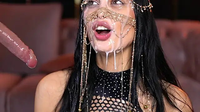 RavennaDArcy live cam on StripChat
