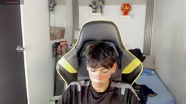 liarr_ (M twink) - naked