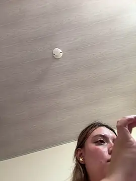 valery_mora webcam