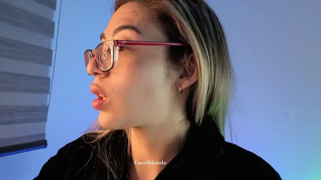 Carolblonde webcam