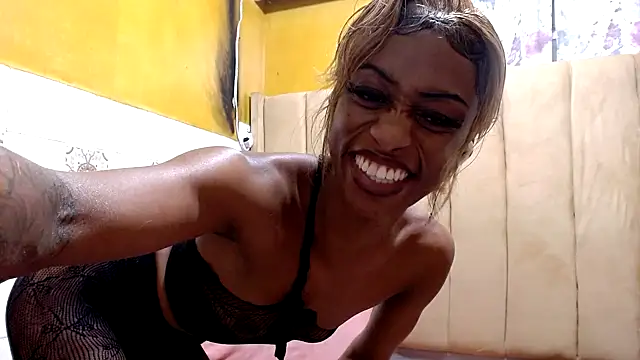 Nikistickyxx25 live cam on StripChat