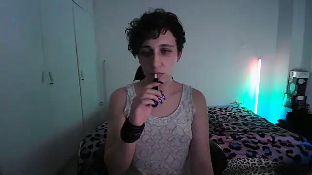 HoneyValentine webcam