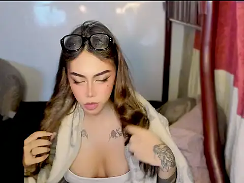 ArianaLore webcam