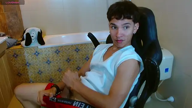 Zeus_Pire webcam