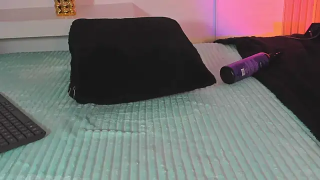 IsabellaMonet webcam