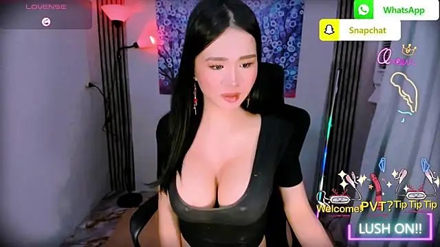 xBigSurpriseLorainex webcam