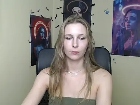 StrangerGi live cam on StripChat