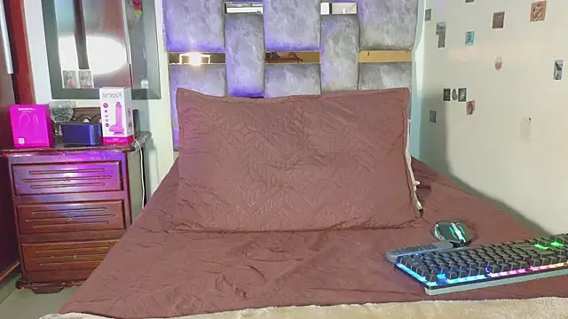 DannyPhantom555 live cam on StripChat