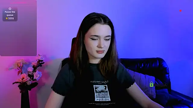 liana_kisses webcam