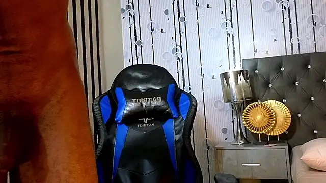 Alex_Bloom webcam