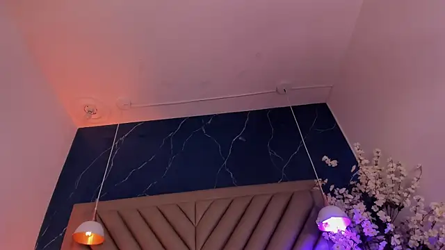 NaomiVelour webcam
