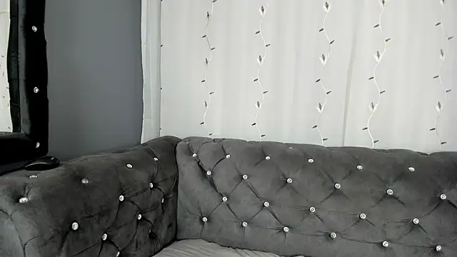 Zoe_Queens webcam