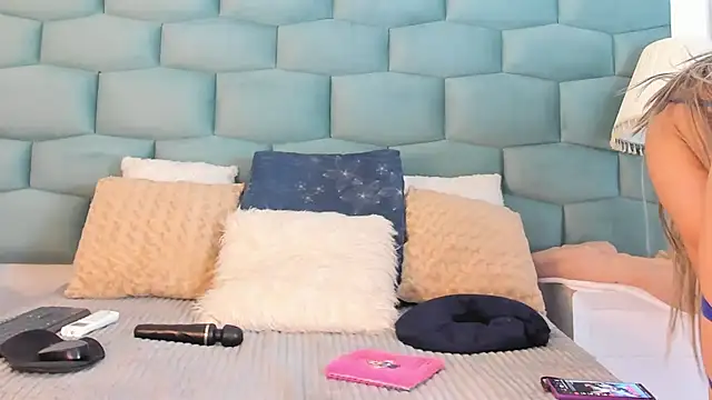 MiaMancini webcam