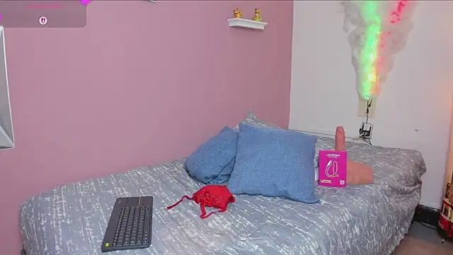 mia_gold_ webcam