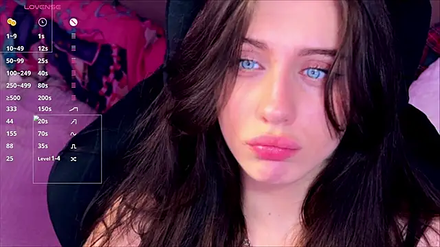 luna_dreamxx live cam on StripChat