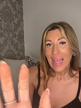 Watch CurvyMILF_Sienna live on EroticFlix - High definition streams