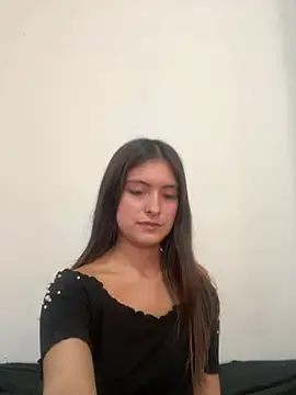 Watch serenaa_velvett live on EroticFlix - High definition streams